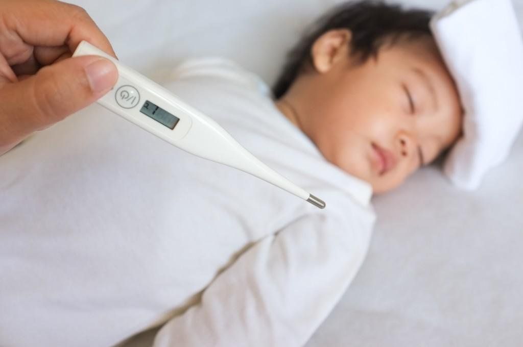 7 ĐIỀU CHA MẸ CẦN BIẾT VỀ SỐT CAO CO GIẬT Ở TRẺ EM