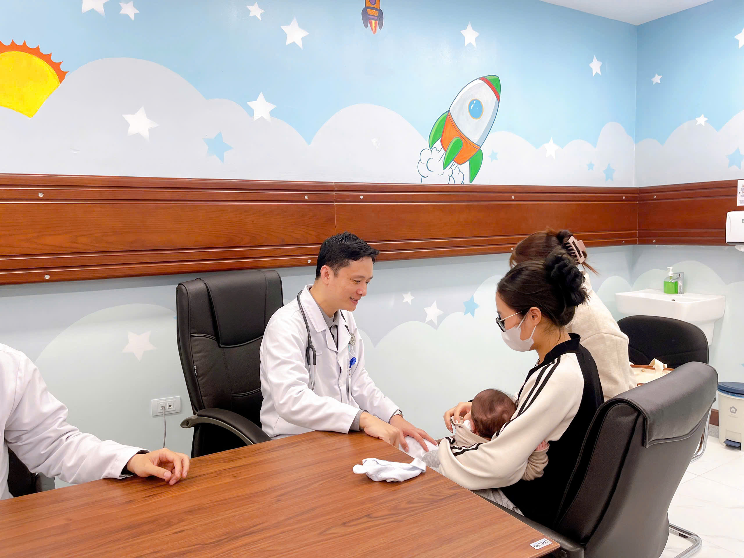 7 NGUYÊN TẮC DÙNG THUỐC HO AN TOÀN CHO TRẺ: ĐÚNG THUỐC – ĐÚNG LIỀU – TĂNG HIỆU QUẢ ĐIỀU TRỊ